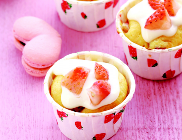 草莓酸奶油小蛋糕