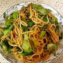 西红柿青菜炒面