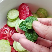 黄瓜西红柿沙拉的做法图解4