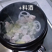 #暖冬酱在手，嗨吃部队锅#韩式辣白菜豆腐汤的做法图解3