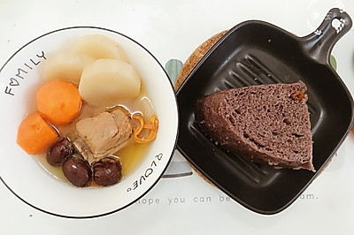 萝卜开小会排骨汤