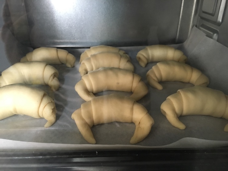 葱花肉松牛角包的做法图解10