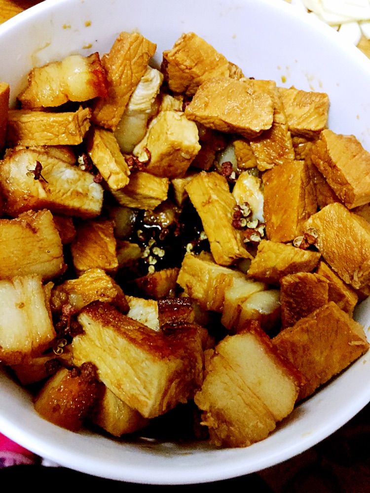 地道川菜———梅菜蒸扣肉的做法图解7