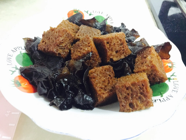 黑木耳烤麸