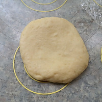 香甜松软——奶香豆沙包的做法图解9