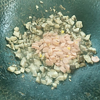 蛋炒饭（黄瓜香菇火腿肠）的做法图解9