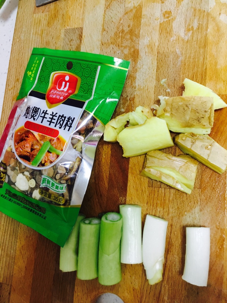 卤牛肉的做法图解1