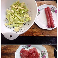 腊肠炒花菜的做法图解1