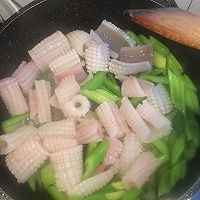 爆炒鱿鱼圈的做法图解2
