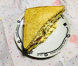 浓厚系黑松露芝士酱牛奶炒蛋三明治的做法