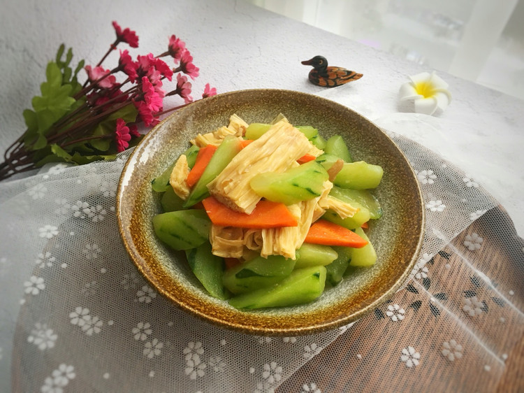 清炒腐竹黄瓜胡萝卜的做法