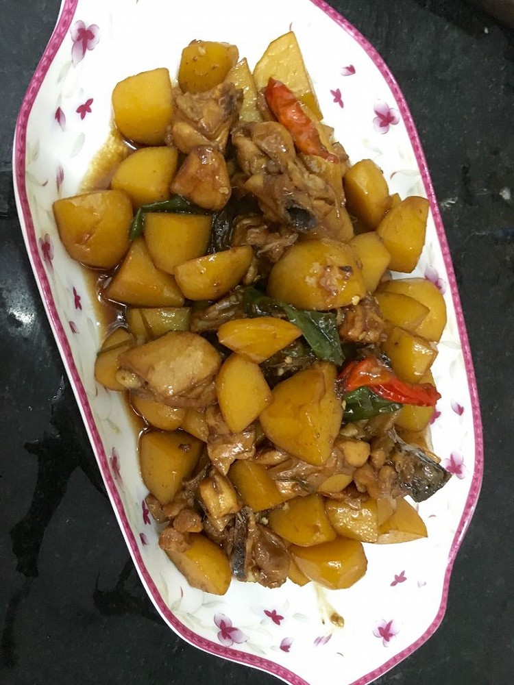 土豆炖鸡的做法