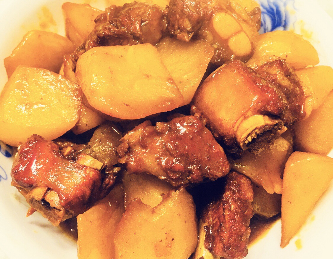 土豆焖排骨