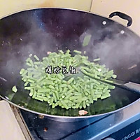 #豆角焖饭，你老公挑食煮这个给他吃，不后悔系列的做法图解1