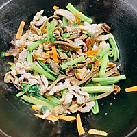 #感恩节为TA做顿饭#鹿茸菇炒肉的做法图解14