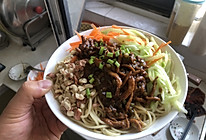 鸡肉丝炸酱面，好吃到爆炸！的做法