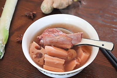 板栗莲藕红豆排骨汤