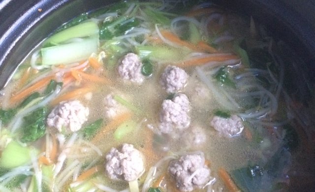 沙锅肉丸疏菜汤