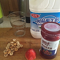 高颜值草莓酸奶的做法图解1