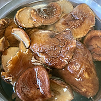 家宴：香菇焖鸡的做法图解2