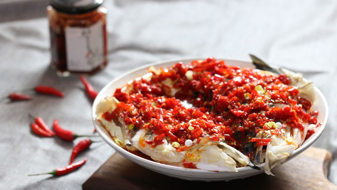 这盘剁椒鱼头，是治愈我因为减肥遭受心灵创伤的灵药！