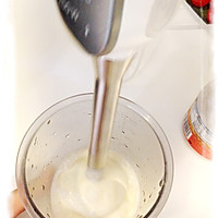 【老皮的亲子厨房】蓝莓酸奶棒棒冰的做法图解3