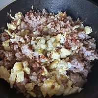 酸黄瓜培根蛋炒饭的做法图解7