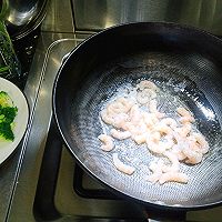西兰花炒虾仁的做法图解4