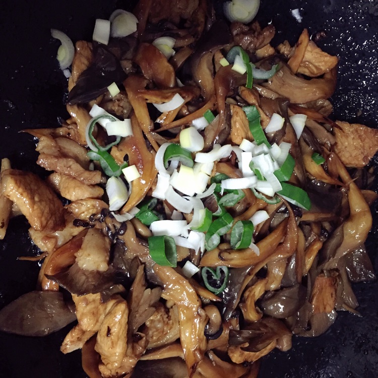 蘑菇炒肉的做法图解11