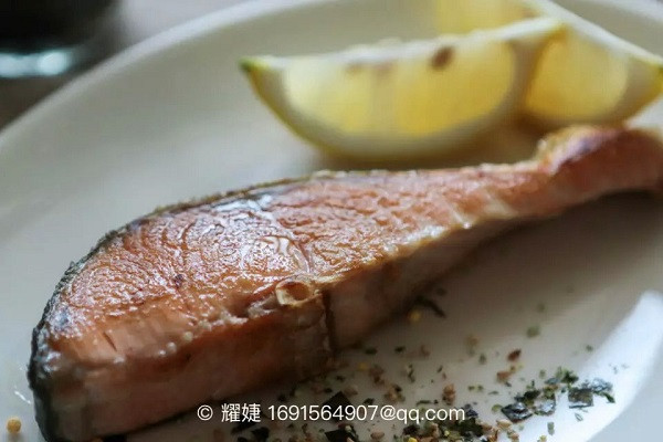 健康下酒菜 -- 盐煎秋鲑鱼的做法
