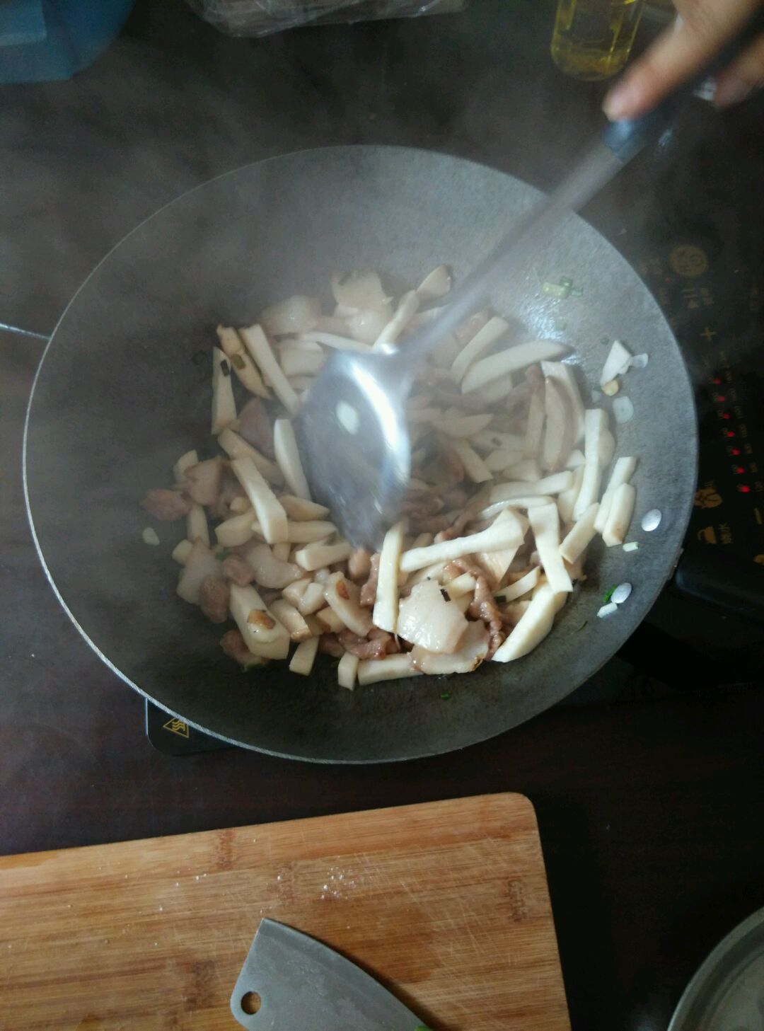 杏鲍菇炒肉的做法图解4