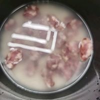 腊肠焖饭（电饭锅版）的做法图解1