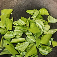 青椒炒培根的做法图解2