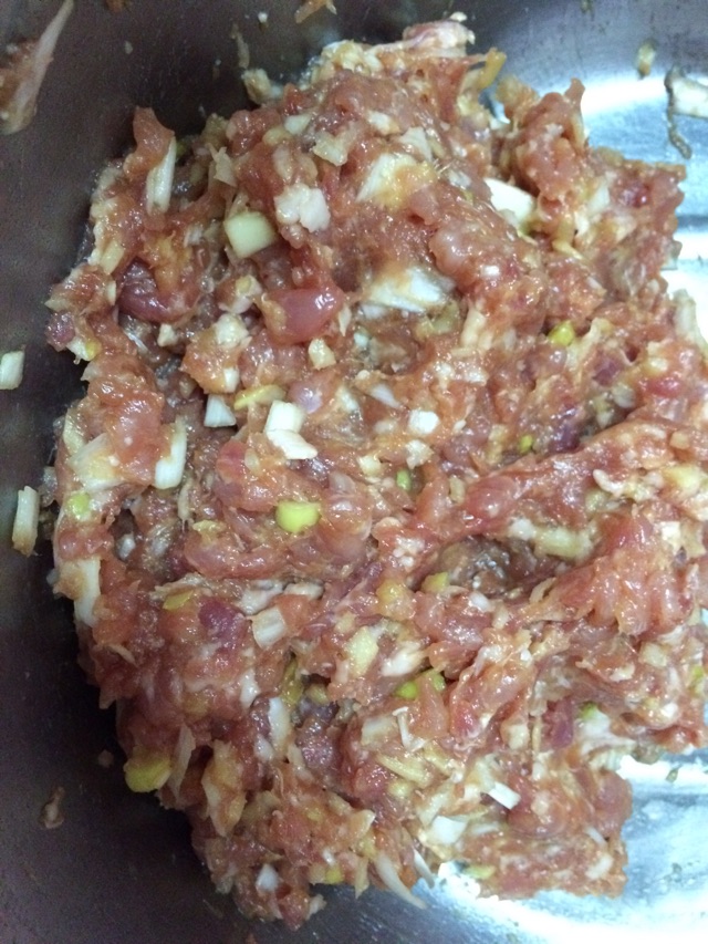 莲藕猪肉饺子的做法图解1