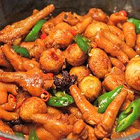 这菜极好吃：浓汁香气十足的红烧凤爪虎皮蛋的做法图解11