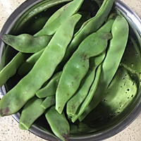 豆角炖肉的做法图解1