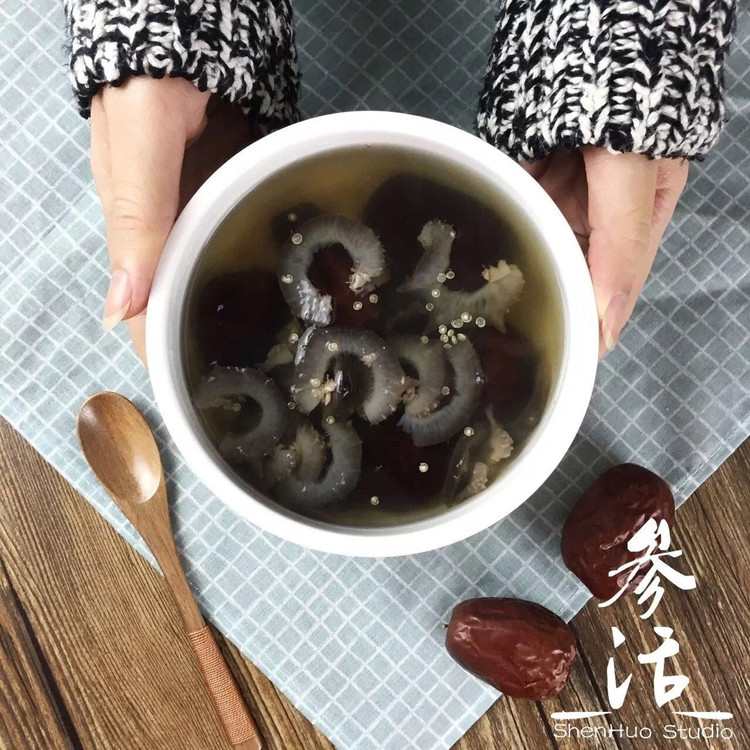 海参红枣藜麦汤的做法