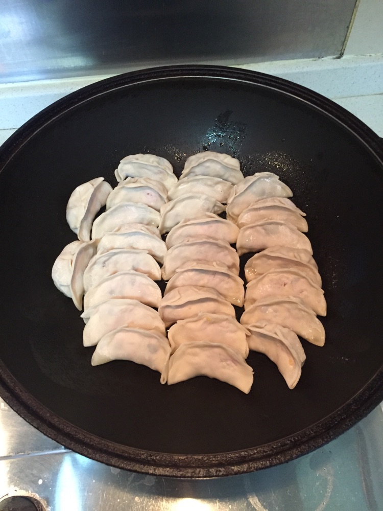 猪肉冬菇白菜煎饺的做法图解5