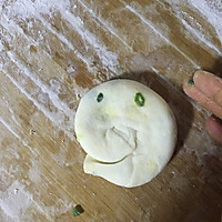 家常葱油饼的做法图解8