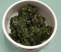松花皮蛋抖辣椒的做法