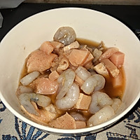 鸡胸肉虾仁蘑菇奶味浓汤的做法图解1