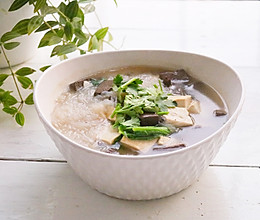 #快手又营养，我家的冬日必备菜品#羊血豆腐粉丝汤的做法