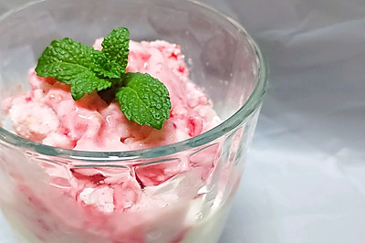 粉粉少女心-树莓冰沙奶油杯