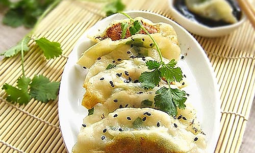 韭菜虾仁生煎饺的做法