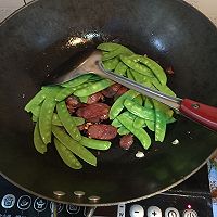 荷兰豆炒腊肠的做法图解6
