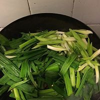 蒜苗豆干炒腊肉的做法图解9