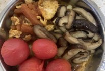 #少盐饮食 轻松生活#中西合璧：复合番茄鸡蛋-蘑菇意粉的做法