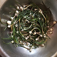 小根蒜炒腊肉的做法图解2