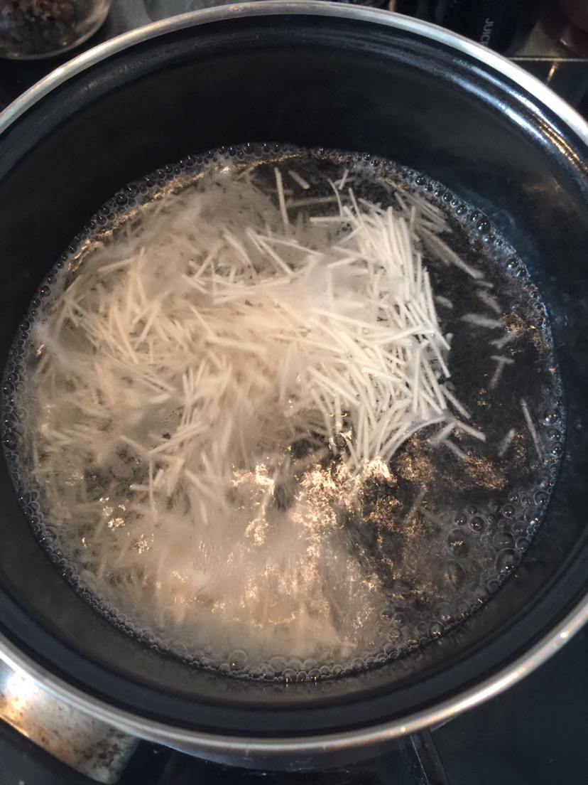宝宝辅食--菠菜西蓝花鸡蛋牛肉面12+的做法图解4