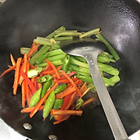 芹菜爆炒鸭肠的做法图解3